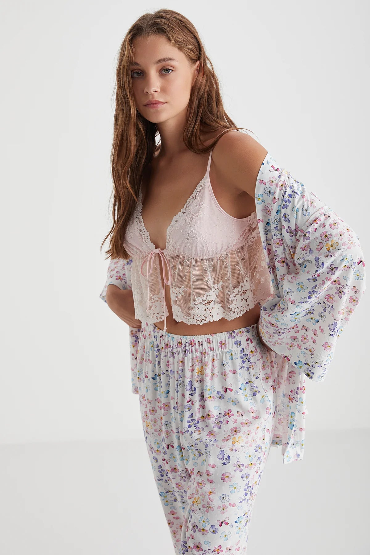 Kadın Çiçek Desenli Üçlü Sabahlıklı Pijama Takımı