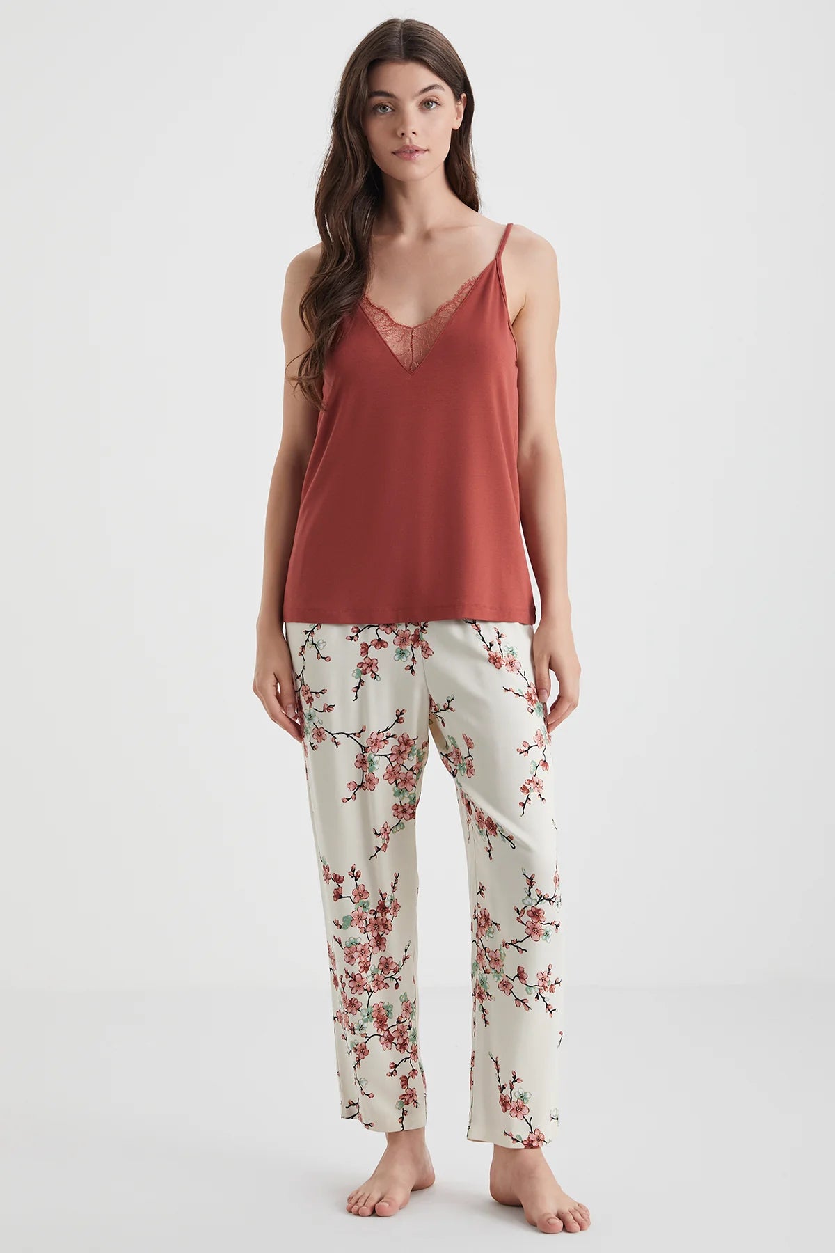 Kadın Sakura Desenli Üçlü Sabahlıklı Pijama Takımı