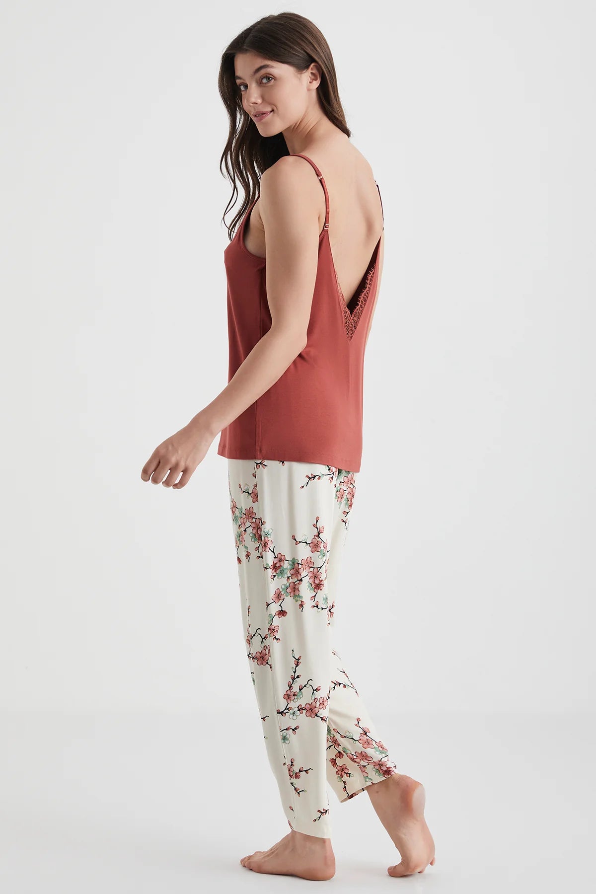 Kadın Sakura Desenli Üçlü Sabahlıklı Pijama Takımı