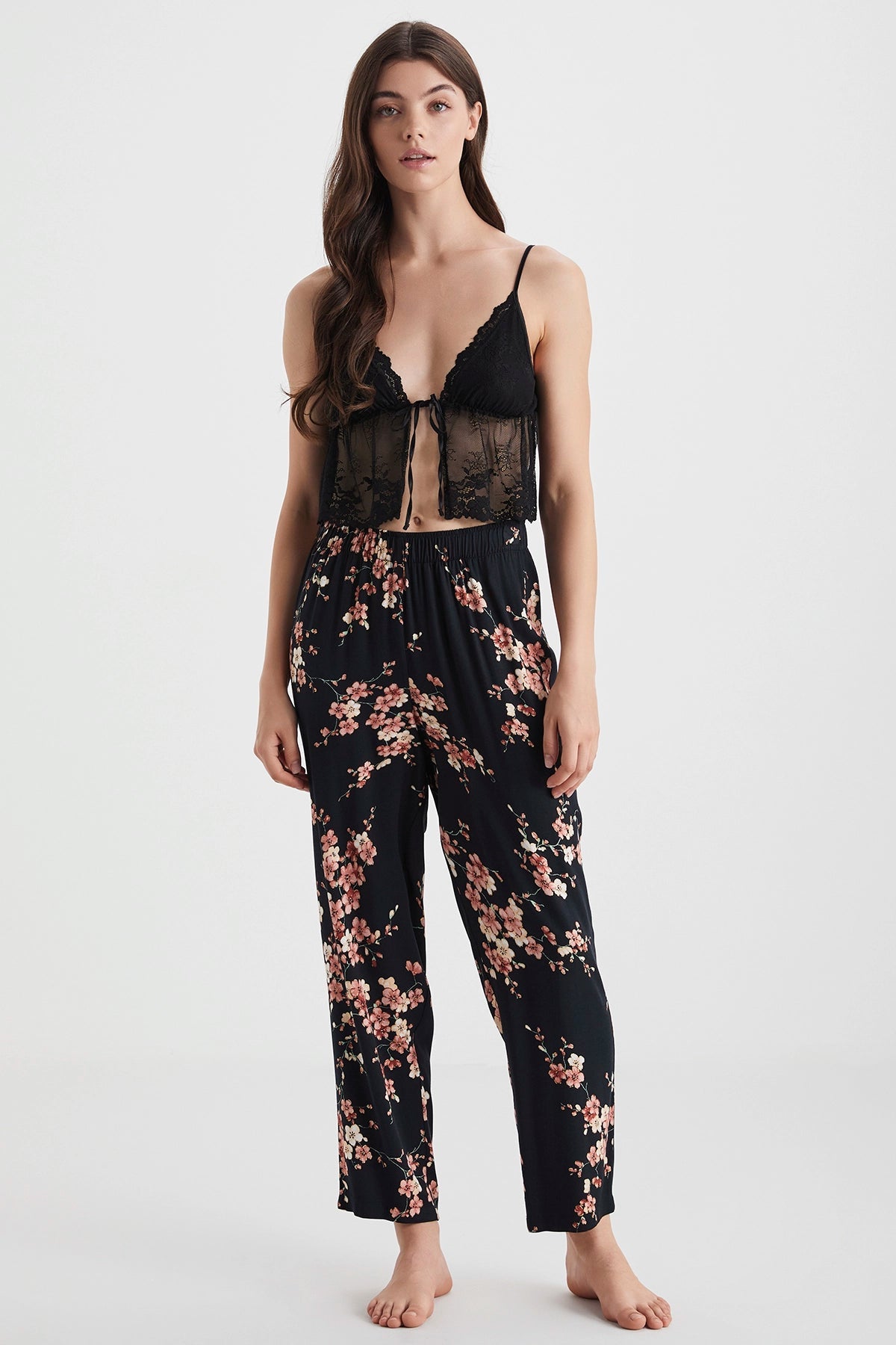 Kadın Siyah Sakura Desenli Üçlü Sabahlıklı Pijama Takımı