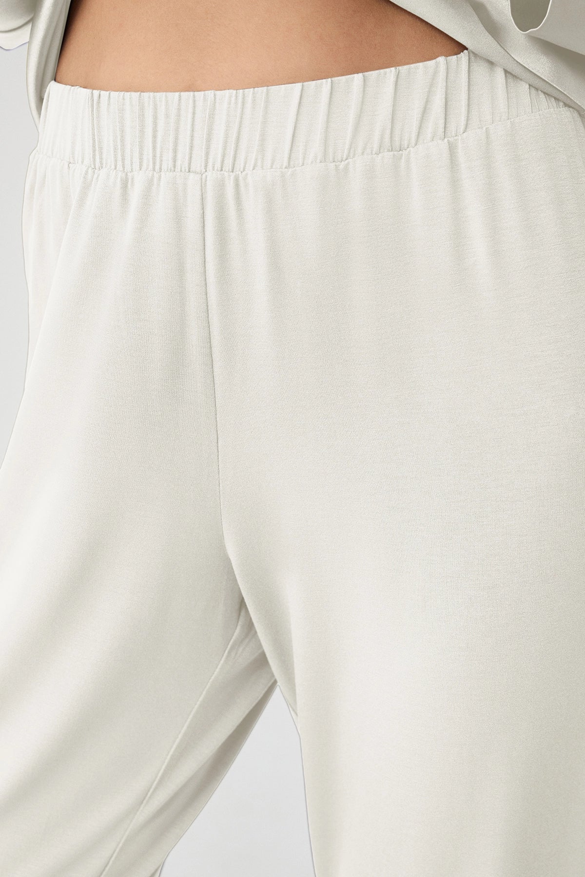 Beyaz Luxury Feel Triko Gömlek Takım