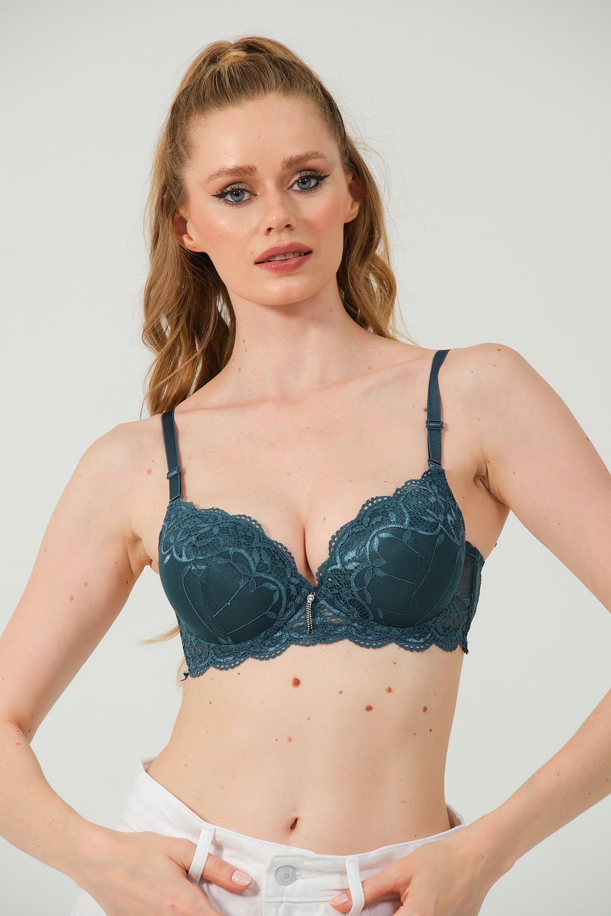 Kadın Dolgulu Dantelli İç Pedi Pamuklu Sütyen