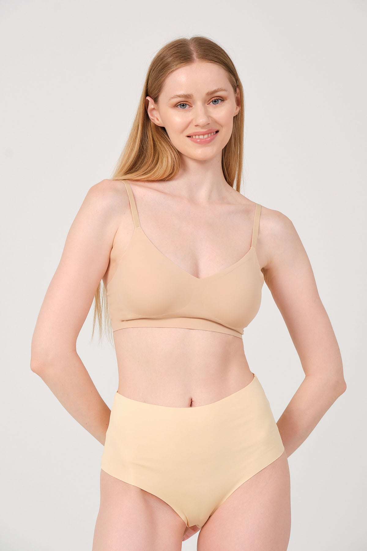 Mellie İnce Ayarlanabilir Askılı Balensiz Dikişsiz Gündüz Ve Gece Sütyeni